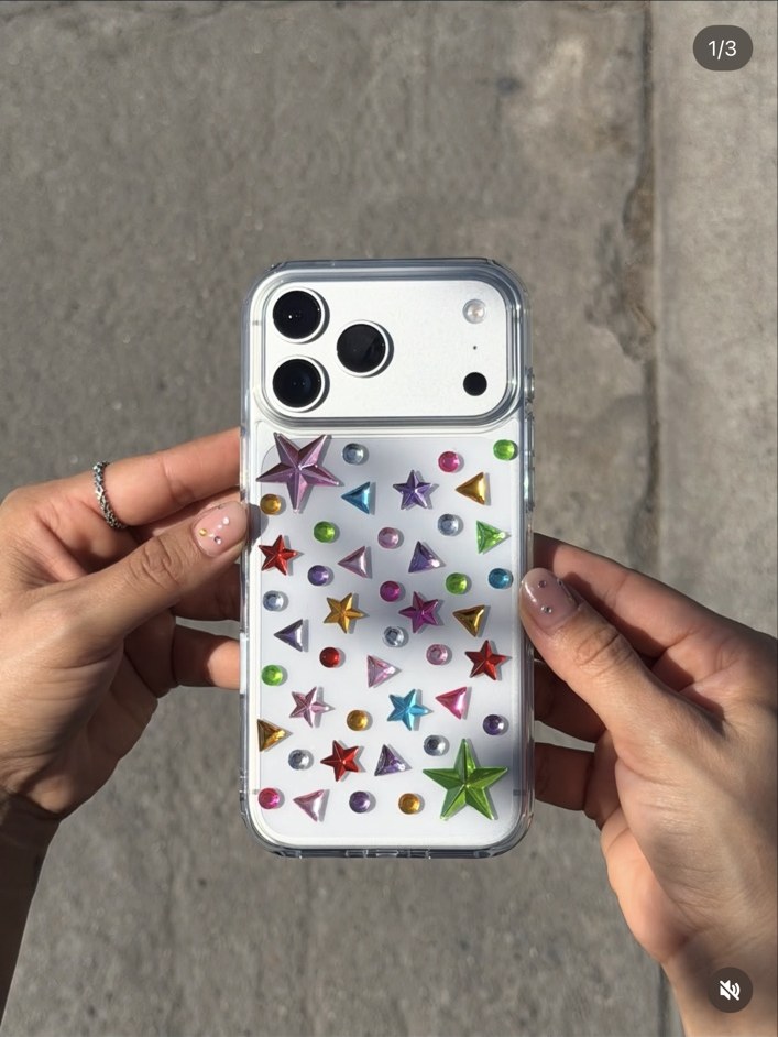 Case transparente con estrellas de colores